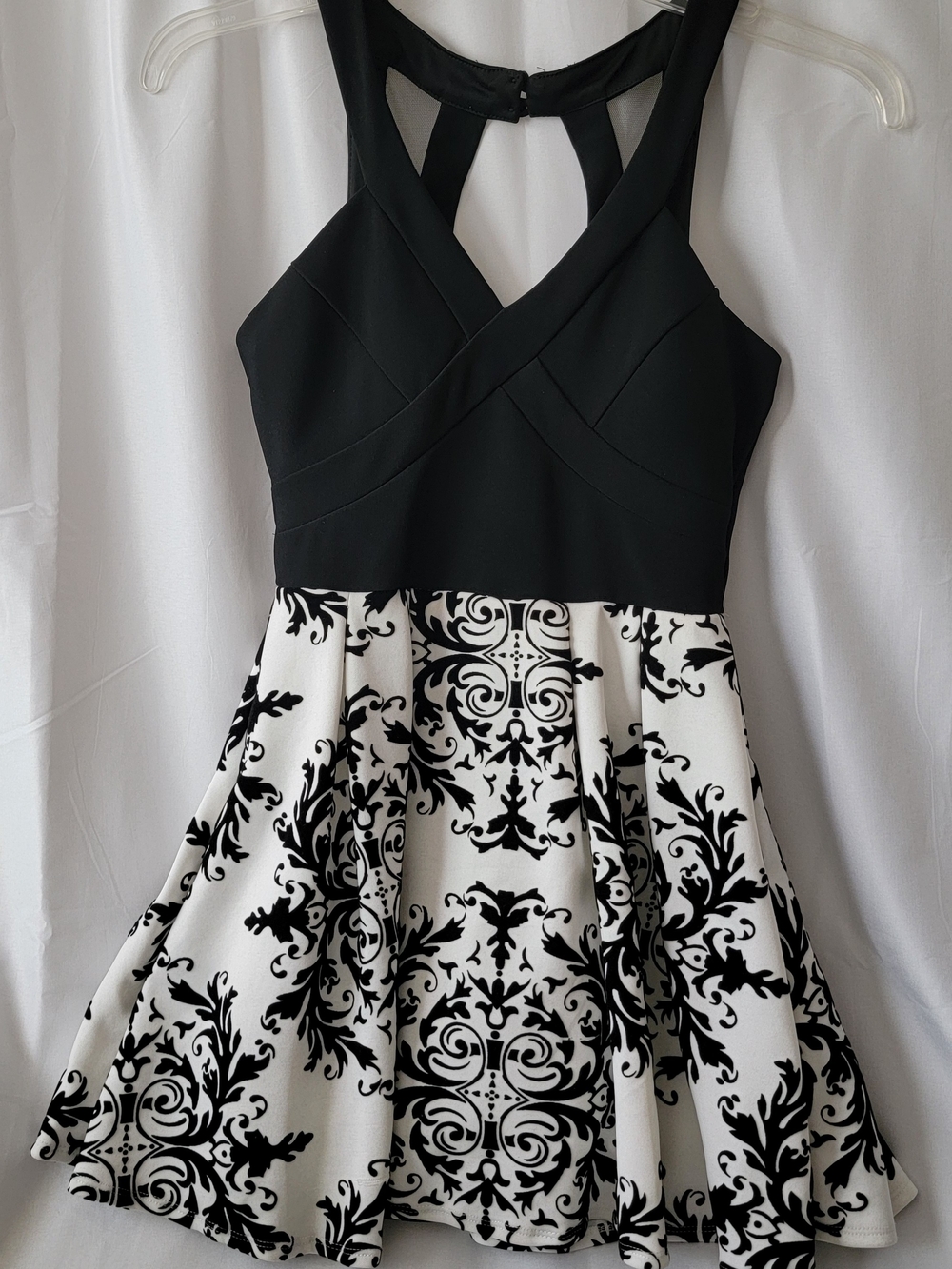 Juniors Black-and-White Patterned Skirt Formal Dress